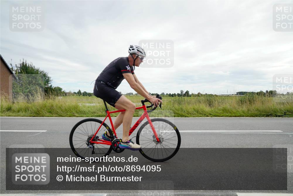 31.08.2025 - Elbe Triathlon Hamburg Michael Burmester http://msf.ph/oto/8694095 31.08.2025 14:23:52 Radfahren 154 meine-sportfotos.de