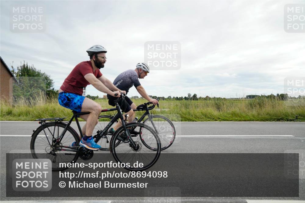 31.08.2025 - Elbe Triathlon Hamburg Michael Burmester http://msf.ph/oto/8694098 31.08.2025 14:24:58 Radfahren 126, 158 meine-sportfotos.de