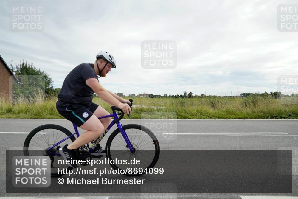 31.08.2025 - Elbe Triathlon Hamburg Michael Burmester http://msf.ph/oto/8694099 31.08.2025 14:25:15 Radfahren 151 meine-sportfotos.de