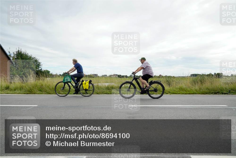 31.08.2025 - Elbe Triathlon Hamburg Michael Burmester http://msf.ph/oto/8694100 31.08.2025 14:25:25 Radfahren  meine-sportfotos.de