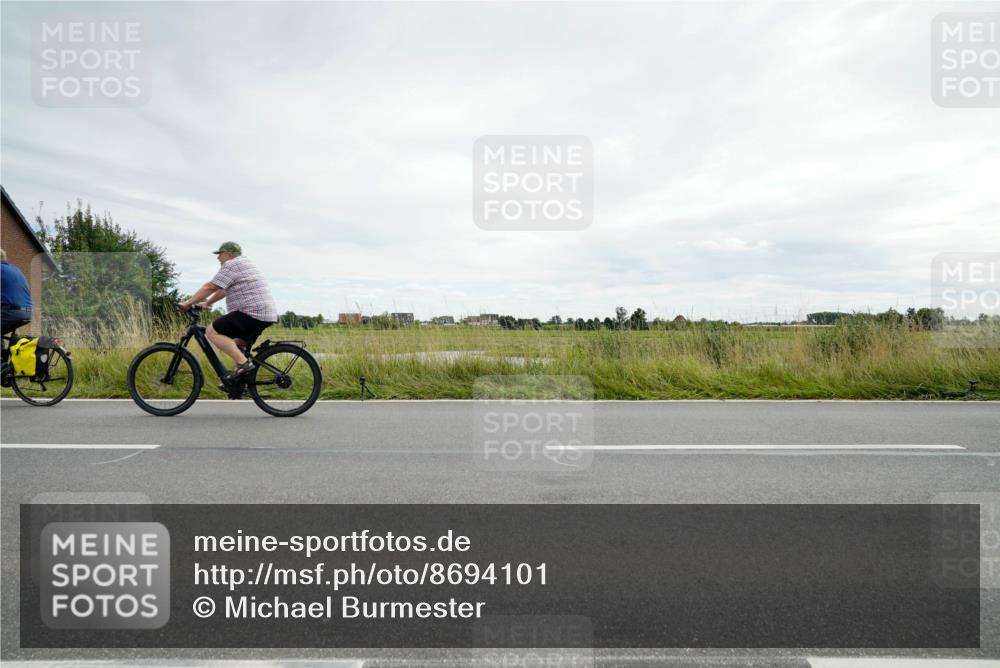 31.08.2025 - Elbe Triathlon Hamburg Michael Burmester http://msf.ph/oto/8694101 31.08.2025 14:25:26 Radfahren  meine-sportfotos.de