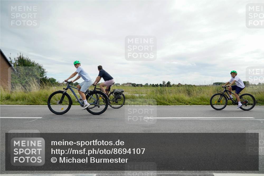 31.08.2025 - Elbe Triathlon Hamburg Michael Burmester http://msf.ph/oto/8694107 31.08.2025 14:28:33 Radfahren  meine-sportfotos.de