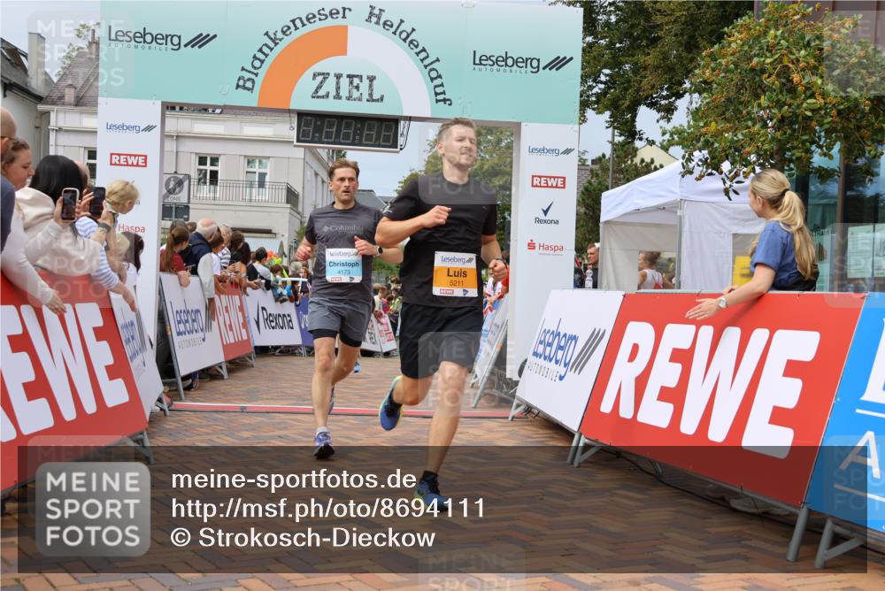 31.08.2025 - 21. Blankeneser Heldenlauf Strokosch-Dieckow http://msf.ph/oto/8694111 31.08.2025 12:35:51 Ziel 5480, 5211, 5089, 4173, 4336 meine-sportfotos.de