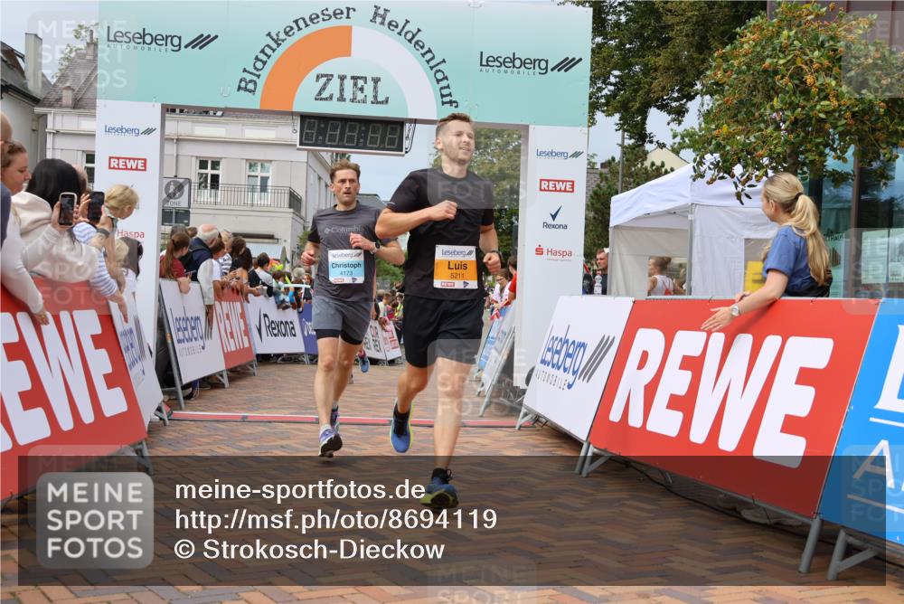 31.08.2025 - 21. Blankeneser Heldenlauf Strokosch-Dieckow http://msf.ph/oto/8694119 31.08.2025 12:35:51 Ziel 5480, 5211, 5089, 4173, 4336 meine-sportfotos.de