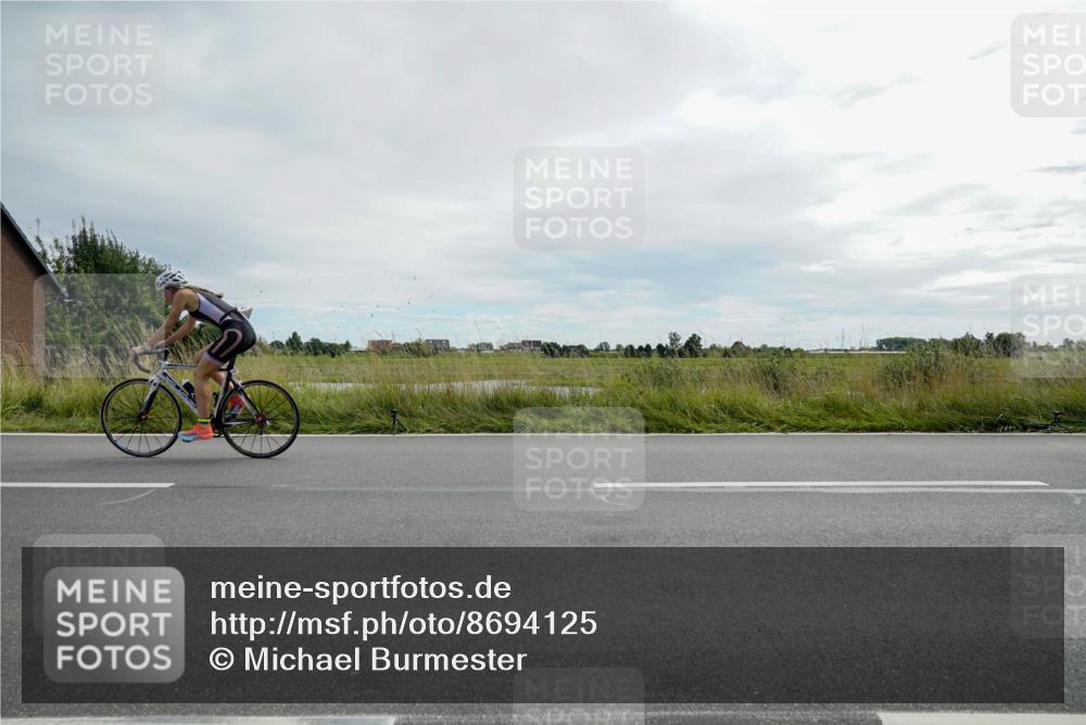 31.08.2025 - Elbe Triathlon Hamburg Michael Burmester http://msf.ph/oto/8694125 31.08.2025 14:36:15 Radfahren  meine-sportfotos.de