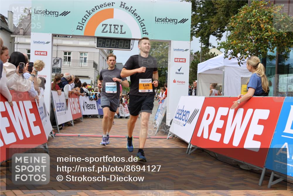 31.08.2025 - 21. Blankeneser Heldenlauf Strokosch-Dieckow http://msf.ph/oto/8694127 31.08.2025 12:35:51 Ziel 5480, 5211, 5089, 4173, 4336 meine-sportfotos.de