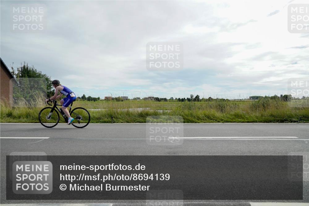 31.08.2025 - Elbe Triathlon Hamburg Michael Burmester http://msf.ph/oto/8694139 31.08.2025 14:37:17 Radfahren  meine-sportfotos.de
