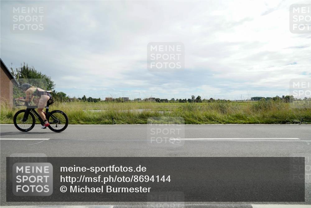 31.08.2025 - Elbe Triathlon Hamburg Michael Burmester http://msf.ph/oto/8694144 31.08.2025 14:38:18 Radfahren  meine-sportfotos.de