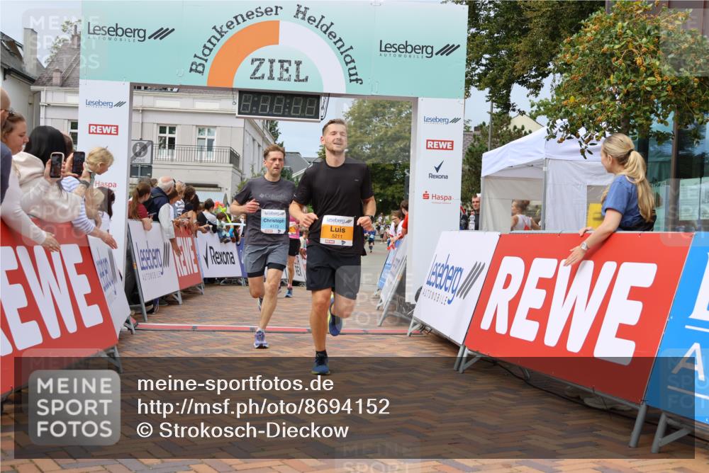 31.08.2025 - 21. Blankeneser Heldenlauf Strokosch-Dieckow http://msf.ph/oto/8694152 31.08.2025 12:35:51 Ziel 5480, 5211, 5089, 4173, 4336 meine-sportfotos.de