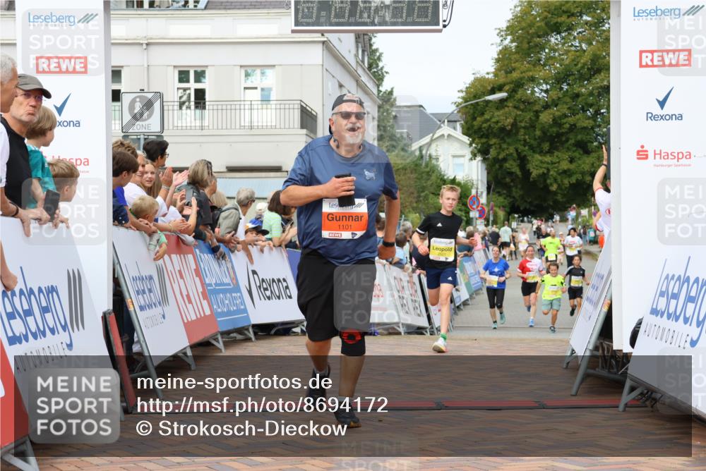 31.08.2025 - 21. Blankeneser Heldenlauf Strokosch-Dieckow http://msf.ph/oto/8694172 31.08.2025 10:27:05 Ziel 1101, 2468, 2393, 2205, 2521 meine-sportfotos.de