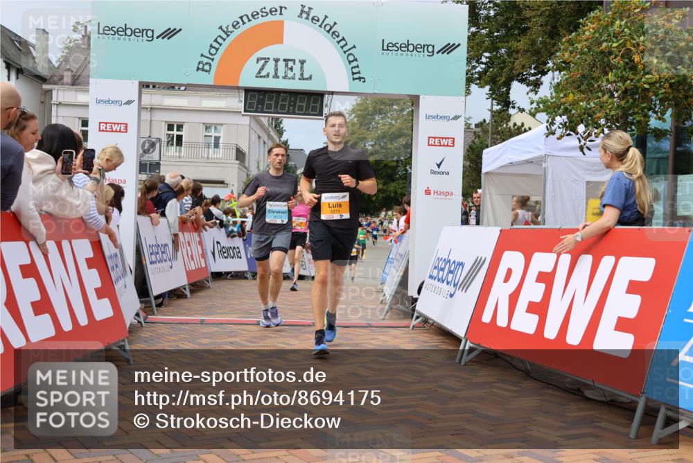 31.08.2025 - 21. Blankeneser Heldenlauf Strokosch-Dieckow http://msf.ph/oto/8694175 31.08.2025 12:35:51 Ziel 5480, 5211, 5089, 4173, 4336 meine-sportfotos.de