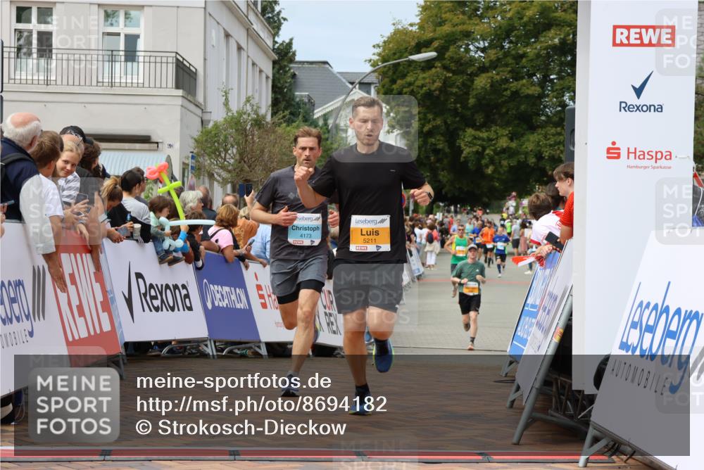 31.08.2025 - 21. Blankeneser Heldenlauf Strokosch-Dieckow http://msf.ph/oto/8694182 31.08.2025 12:35:50 Ziel 5480, 5211, 5089, 4173, 4336 meine-sportfotos.de