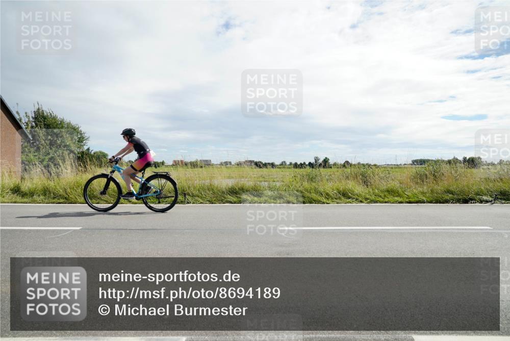 31.08.2025 - Elbe Triathlon Hamburg Michael Burmester http://msf.ph/oto/8694189 31.08.2025 14:43:45 Radfahren 123 meine-sportfotos.de