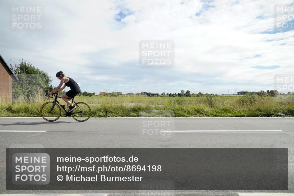 31.08.2025 - Elbe Triathlon Hamburg Michael Burmester http://msf.ph/oto/8694198 31.08.2025 14:44:33 Radfahren  meine-sportfotos.de