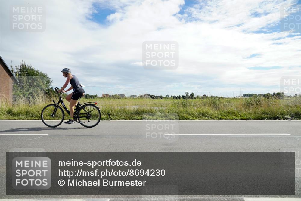 31.08.2025 - Elbe Triathlon Hamburg Michael Burmester http://msf.ph/oto/8694230 31.08.2025 14:47:02 Radfahren 121 meine-sportfotos.de