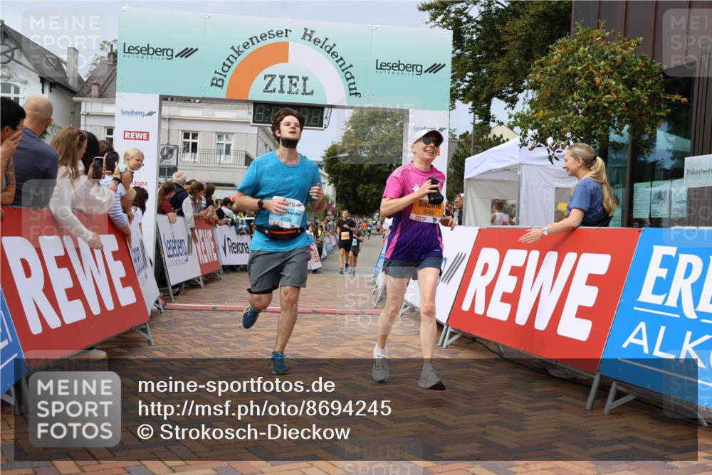 31.08.2025 - 21. Blankeneser Heldenlauf Strokosch-Dieckow http://msf.ph/oto/8694245 31.08.2025 12:35:46 Ziel 5211, 5089, 4336 meine-sportfotos.de