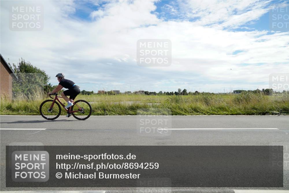 31.08.2025 - Elbe Triathlon Hamburg Michael Burmester http://msf.ph/oto/8694259 31.08.2025 14:48:49 Radfahren  meine-sportfotos.de