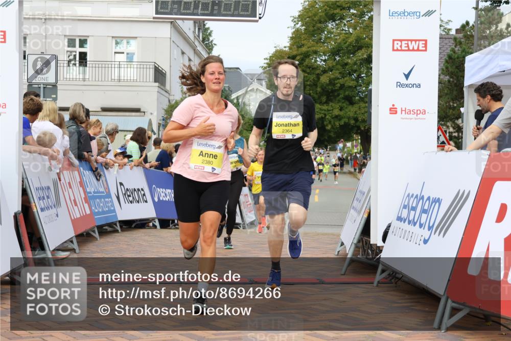 31.08.2025 - 21. Blankeneser Heldenlauf Strokosch-Dieckow http://msf.ph/oto/8694266 31.08.2025 10:26:56 Ziel 2364, 2749, 2478, 2468, 2393, 2380 meine-sportfotos.de