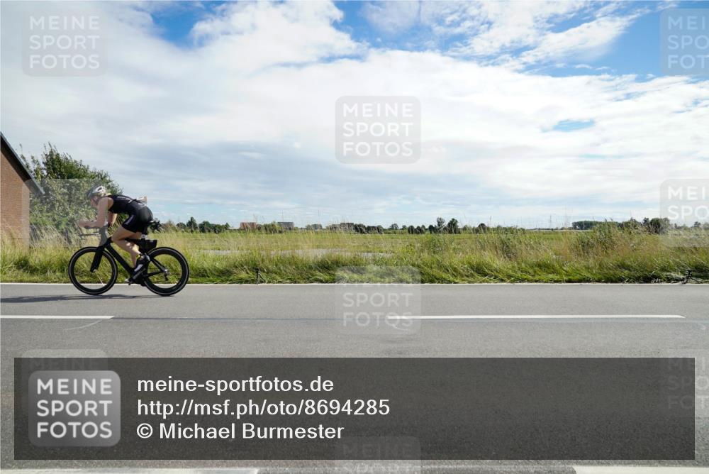 31.08.2025 - Elbe Triathlon Hamburg Michael Burmester http://msf.ph/oto/8694285 31.08.2025 14:50:30 Radfahren  meine-sportfotos.de