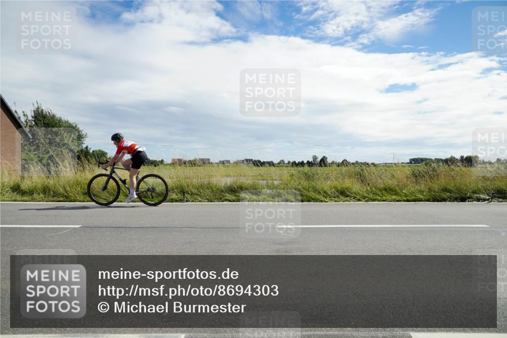31.08.2025 - Elbe Triathlon Hamburg Michael Burmester http://msf.ph/oto/8694303 31.08.2025 14:51:46 Radfahren 157 meine-sportfotos.de