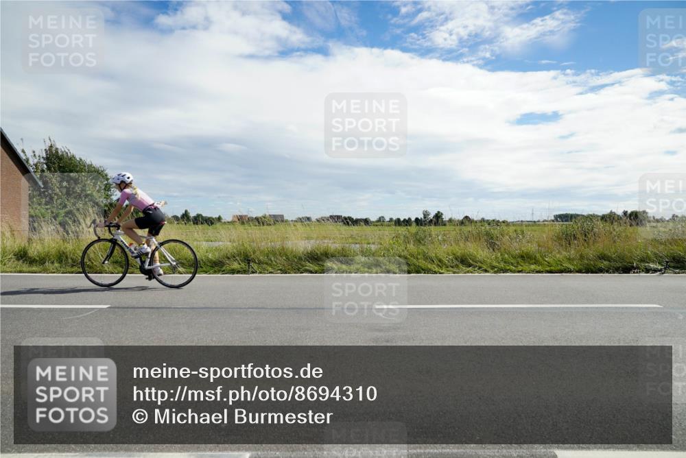 31.08.2025 - Elbe Triathlon Hamburg Michael Burmester http://msf.ph/oto/8694310 31.08.2025 14:52:12 Radfahren  meine-sportfotos.de