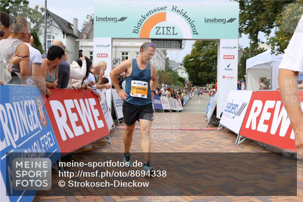 31.08.2025 - 21. Blankeneser Heldenlauf Strokosch-Dieckow http://msf.ph/oto/8694338 31.08.2025 12:35:30 Ziel 5574, 4130, 4128 meine-sportfotos.de