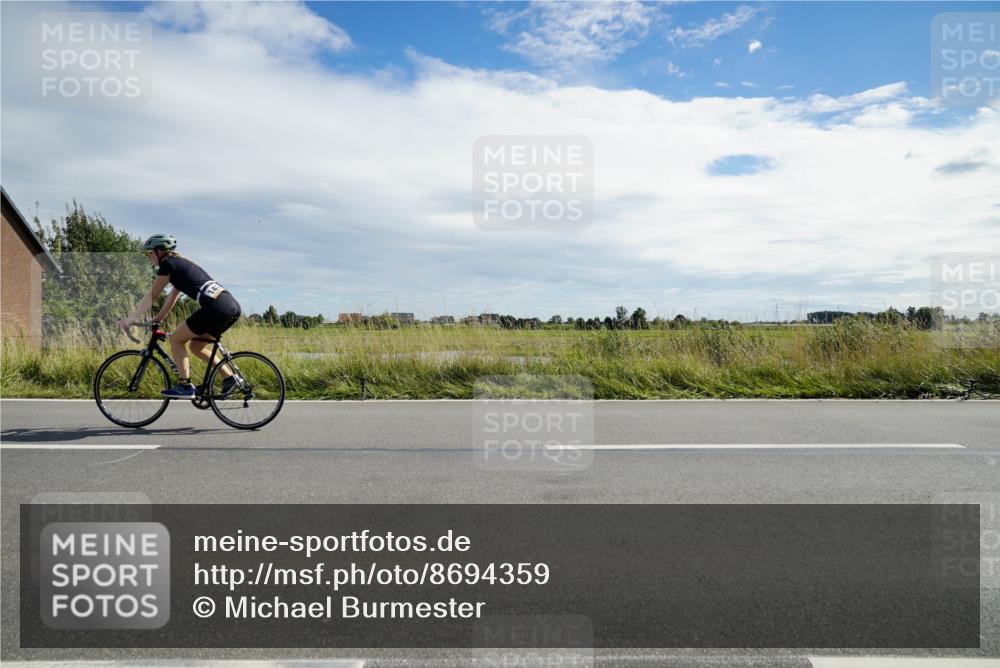 31.08.2025 - Elbe Triathlon Hamburg Michael Burmester http://msf.ph/oto/8694359 31.08.2025 14:55:05 Radfahren  meine-sportfotos.de