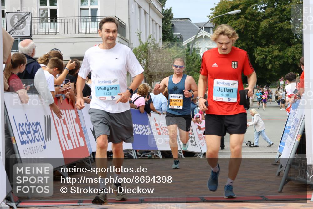 31.08.2025 - 21. Blankeneser Heldenlauf Strokosch-Dieckow http://msf.ph/oto/8694398 31.08.2025 12:35:24 Ziel 5574, 5302, 4130, 4128 meine-sportfotos.de