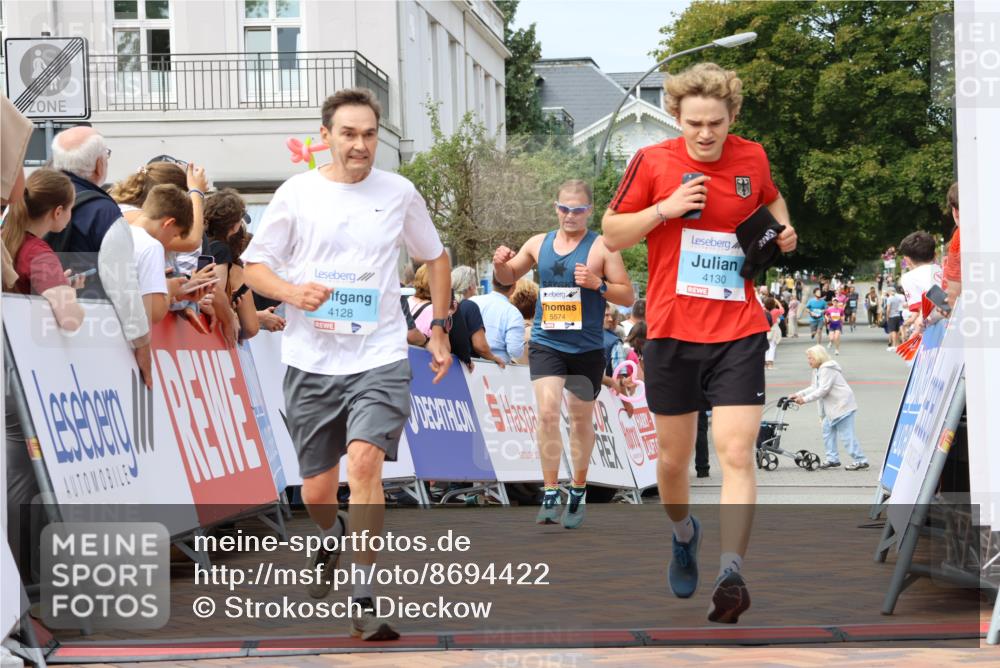 31.08.2025 - 21. Blankeneser Heldenlauf Strokosch-Dieckow http://msf.ph/oto/8694422 31.08.2025 12:35:24 Ziel 5574, 5302, 4130, 4128 meine-sportfotos.de