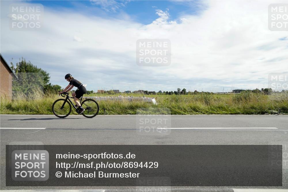 31.08.2025 - Elbe Triathlon Hamburg Michael Burmester http://msf.ph/oto/8694429 31.08.2025 15:01:42 Radfahren  meine-sportfotos.de