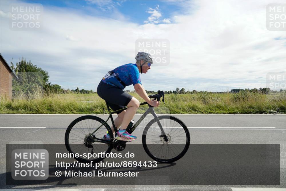 31.08.2025 - Elbe Triathlon Hamburg Michael Burmester http://msf.ph/oto/8694433 31.08.2025 15:02:05 Radfahren  meine-sportfotos.de