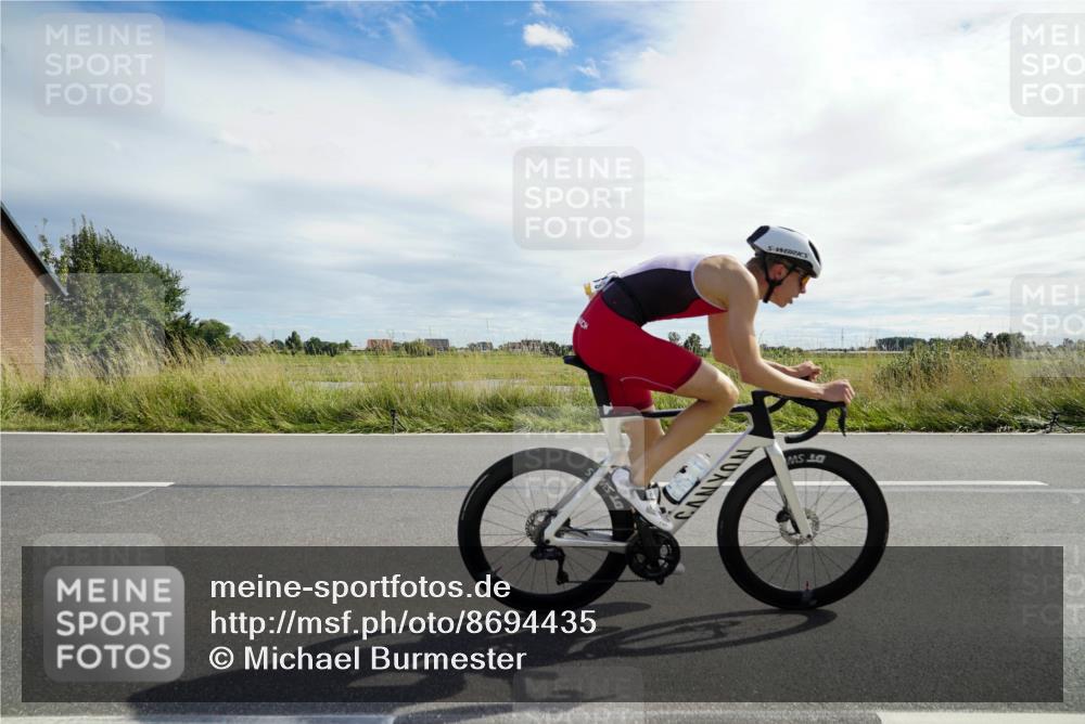 31.08.2025 - Elbe Triathlon Hamburg Michael Burmester http://msf.ph/oto/8694435 31.08.2025 15:02:42 Radfahren  meine-sportfotos.de