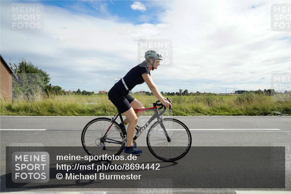 31.08.2025 - Elbe Triathlon Hamburg Michael Burmester http://msf.ph/oto/8694442 31.08.2025 15:03:04 Radfahren  meine-sportfotos.de