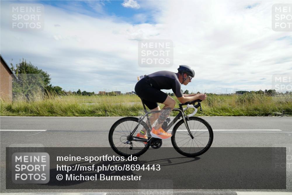 31.08.2025 - Elbe Triathlon Hamburg Michael Burmester http://msf.ph/oto/8694443 31.08.2025 15:03:23 Radfahren  meine-sportfotos.de