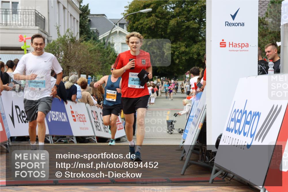 31.08.2025 - 21. Blankeneser Heldenlauf Strokosch-Dieckow http://msf.ph/oto/8694452 31.08.2025 12:35:23 Ziel 5574, 5302, 4130, 4128 meine-sportfotos.de