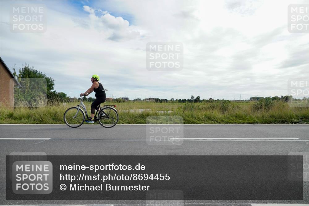 31.08.2025 - Elbe Triathlon Hamburg Michael Burmester http://msf.ph/oto/8694455 31.08.2025 15:05:32 Radfahren  meine-sportfotos.de
