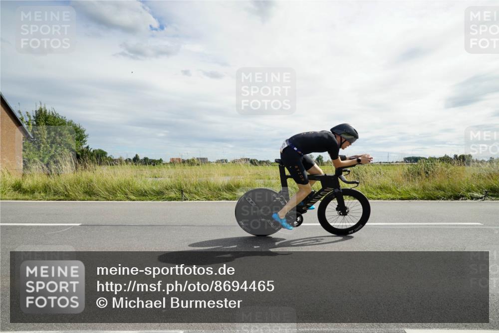 31.08.2025 - Elbe Triathlon Hamburg Michael Burmester http://msf.ph/oto/8694465 31.08.2025 15:07:23 Radfahren  meine-sportfotos.de