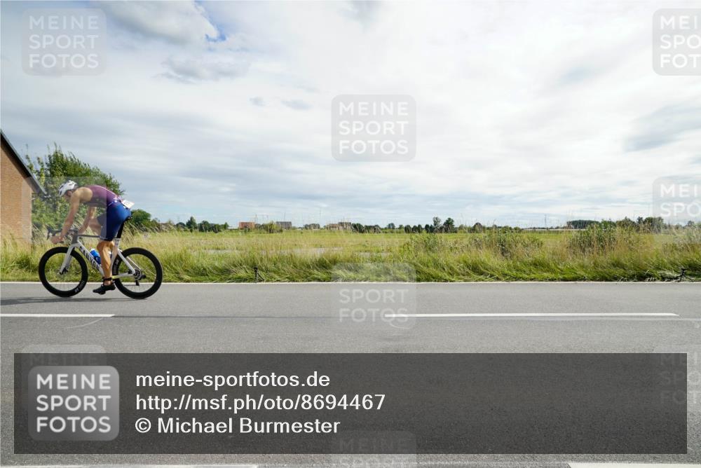 31.08.2025 - Elbe Triathlon Hamburg Michael Burmester http://msf.ph/oto/8694467 31.08.2025 15:07:29 Radfahren  meine-sportfotos.de