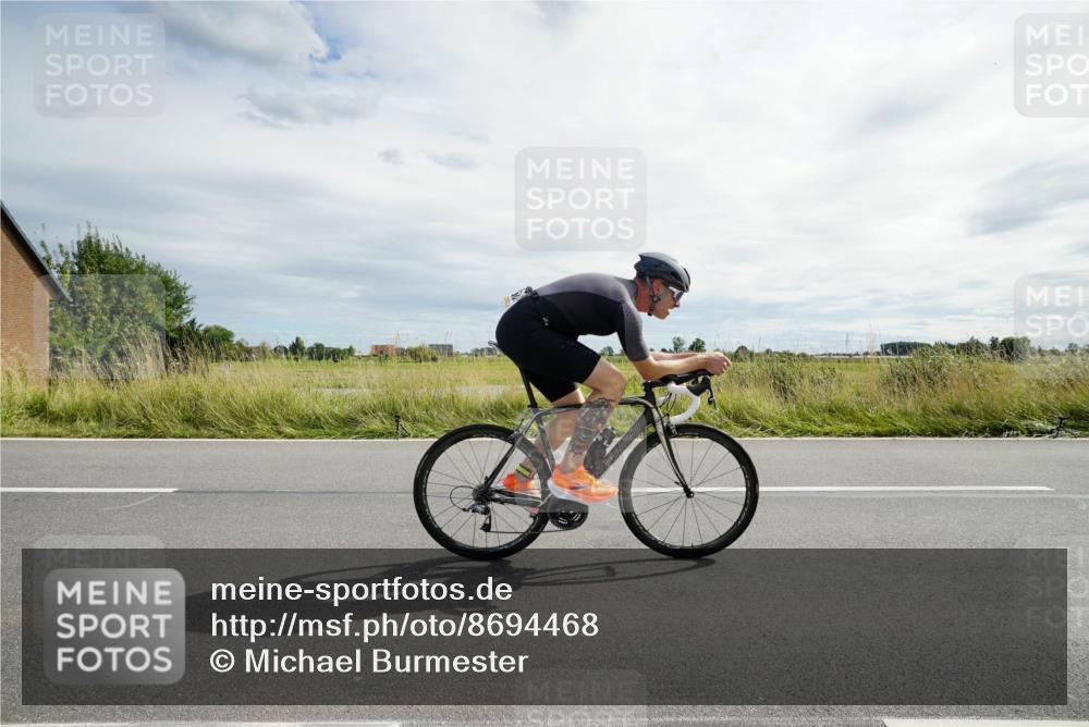 31.08.2025 - Elbe Triathlon Hamburg Michael Burmester http://msf.ph/oto/8694468 31.08.2025 15:07:38 Radfahren  meine-sportfotos.de