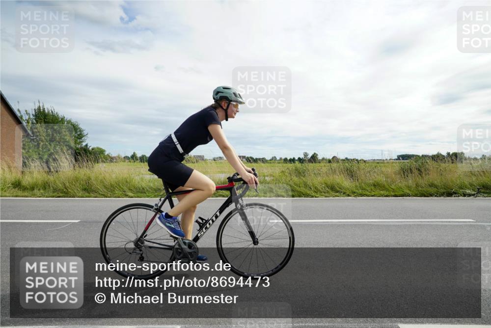 31.08.2025 - Elbe Triathlon Hamburg Michael Burmester http://msf.ph/oto/8694473 31.08.2025 15:08:14 Radfahren  meine-sportfotos.de