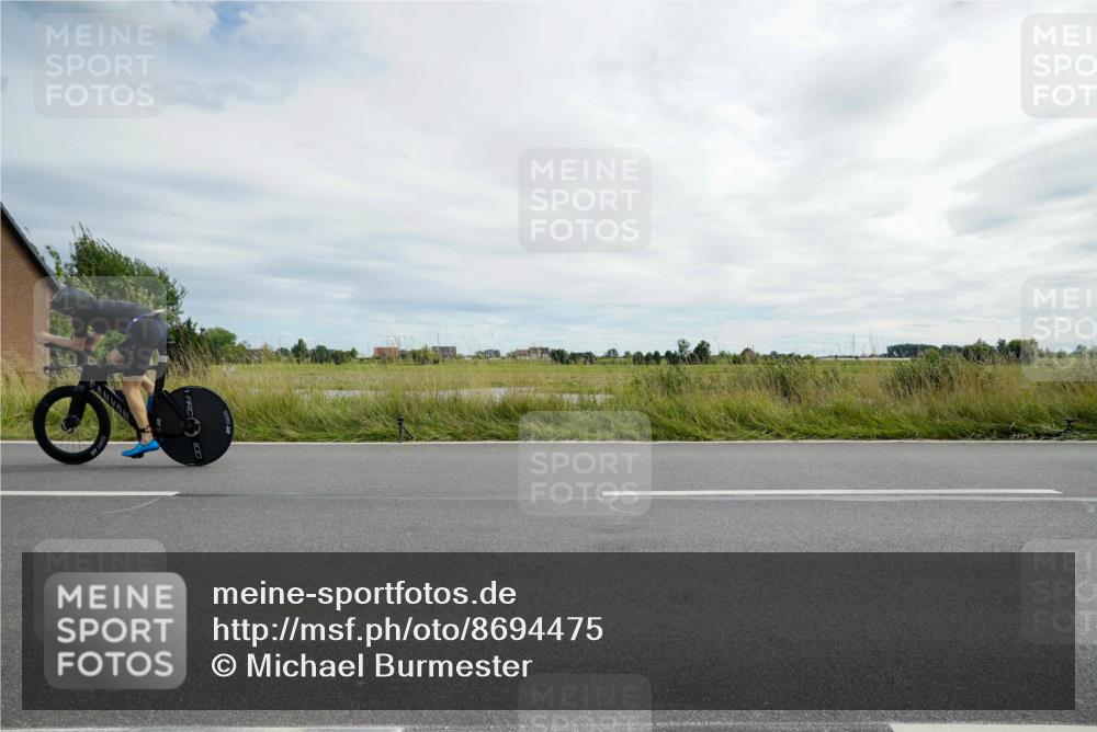 31.08.2025 - Elbe Triathlon Hamburg Michael Burmester http://msf.ph/oto/8694475 31.08.2025 15:08:59 Radfahren  meine-sportfotos.de