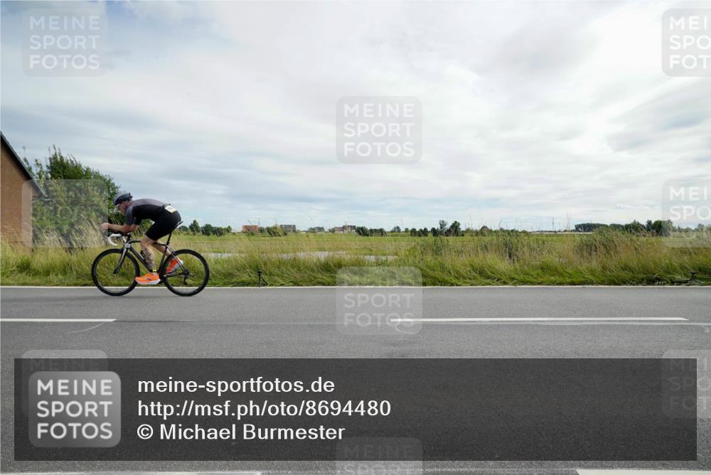31.08.2025 - Elbe Triathlon Hamburg Michael Burmester http://msf.ph/oto/8694480 31.08.2025 15:09:34 Radfahren  meine-sportfotos.de