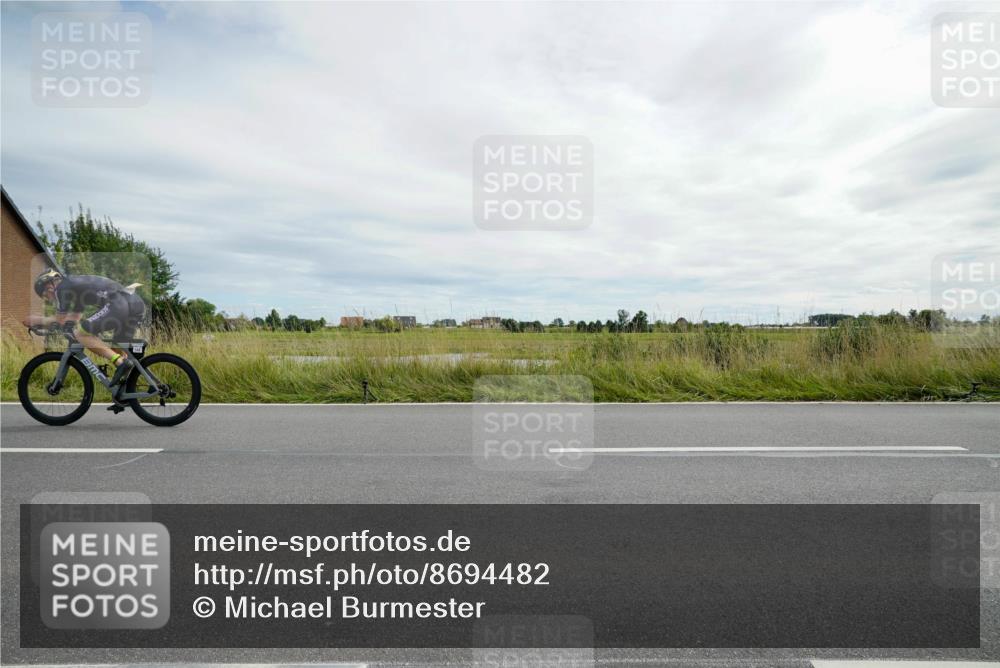 31.08.2025 - Elbe Triathlon Hamburg Michael Burmester http://msf.ph/oto/8694482 31.08.2025 15:09:56 Radfahren  meine-sportfotos.de