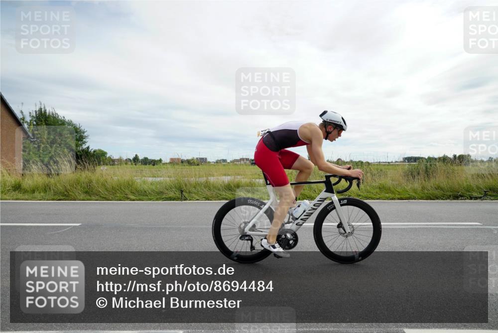 31.08.2025 - Elbe Triathlon Hamburg Michael Burmester http://msf.ph/oto/8694484 31.08.2025 15:10:13 Radfahren  meine-sportfotos.de