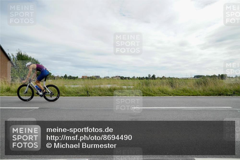 31.08.2025 - Elbe Triathlon Hamburg Michael Burmester http://msf.ph/oto/8694490 31.08.2025 15:11:35 Radfahren  meine-sportfotos.de