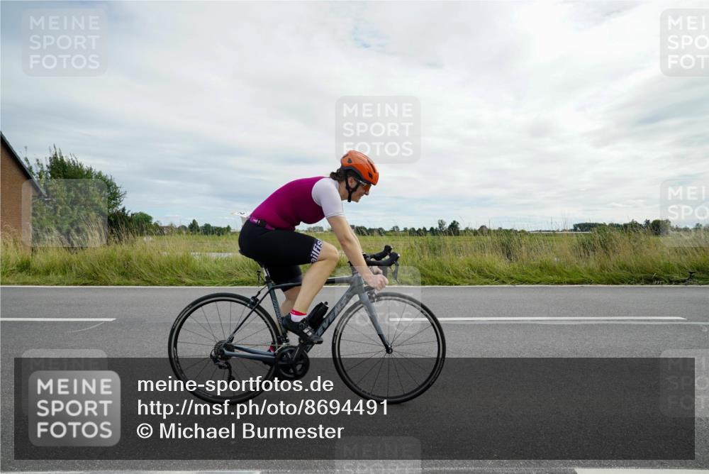 31.08.2025 - Elbe Triathlon Hamburg Michael Burmester http://msf.ph/oto/8694491 31.08.2025 15:11:36 Radfahren  meine-sportfotos.de