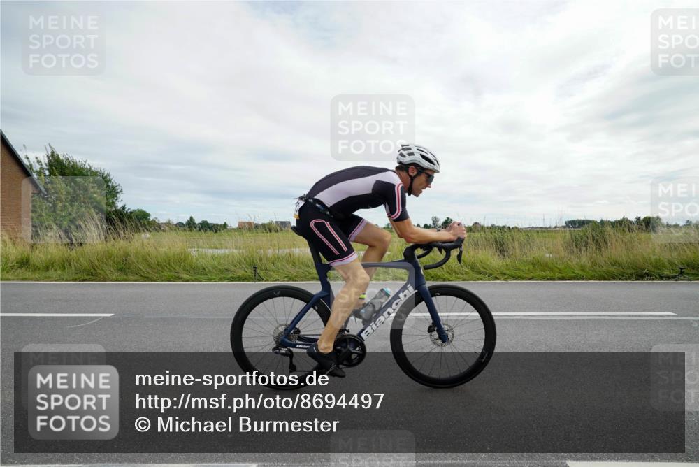 31.08.2025 - Elbe Triathlon Hamburg Michael Burmester http://msf.ph/oto/8694497 31.08.2025 15:13:15 Radfahren  meine-sportfotos.de