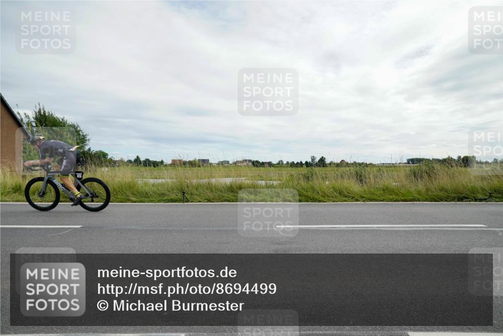 31.08.2025 - Elbe Triathlon Hamburg Michael Burmester http://msf.ph/oto/8694499 31.08.2025 15:13:40 Radfahren  meine-sportfotos.de
