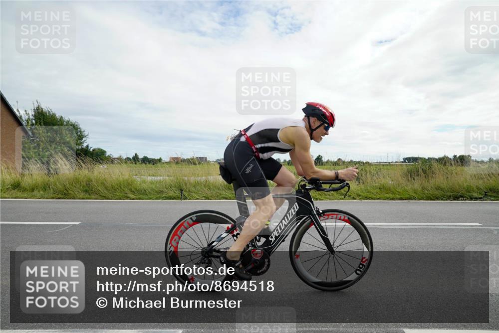 31.08.2025 - Elbe Triathlon Hamburg Michael Burmester http://msf.ph/oto/8694518 31.08.2025 15:17:18 Radfahren  meine-sportfotos.de
