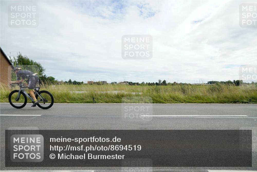 31.08.2025 - Elbe Triathlon Hamburg Michael Burmester http://msf.ph/oto/8694519 31.08.2025 15:17:21 Radfahren  meine-sportfotos.de
